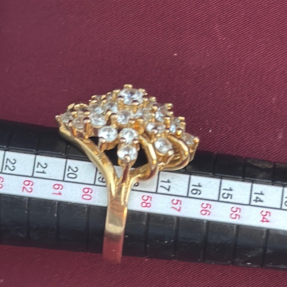 Vintage Gold and Silver Floral Ring with Sparkling Stones - Picture 5 of 7